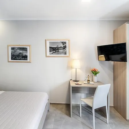 לינה וארוחת בוקר Via Barocca 4*